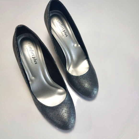 Comfort Plus by predictions Women's Silver Heels Size 10M - Picture 2 of 14